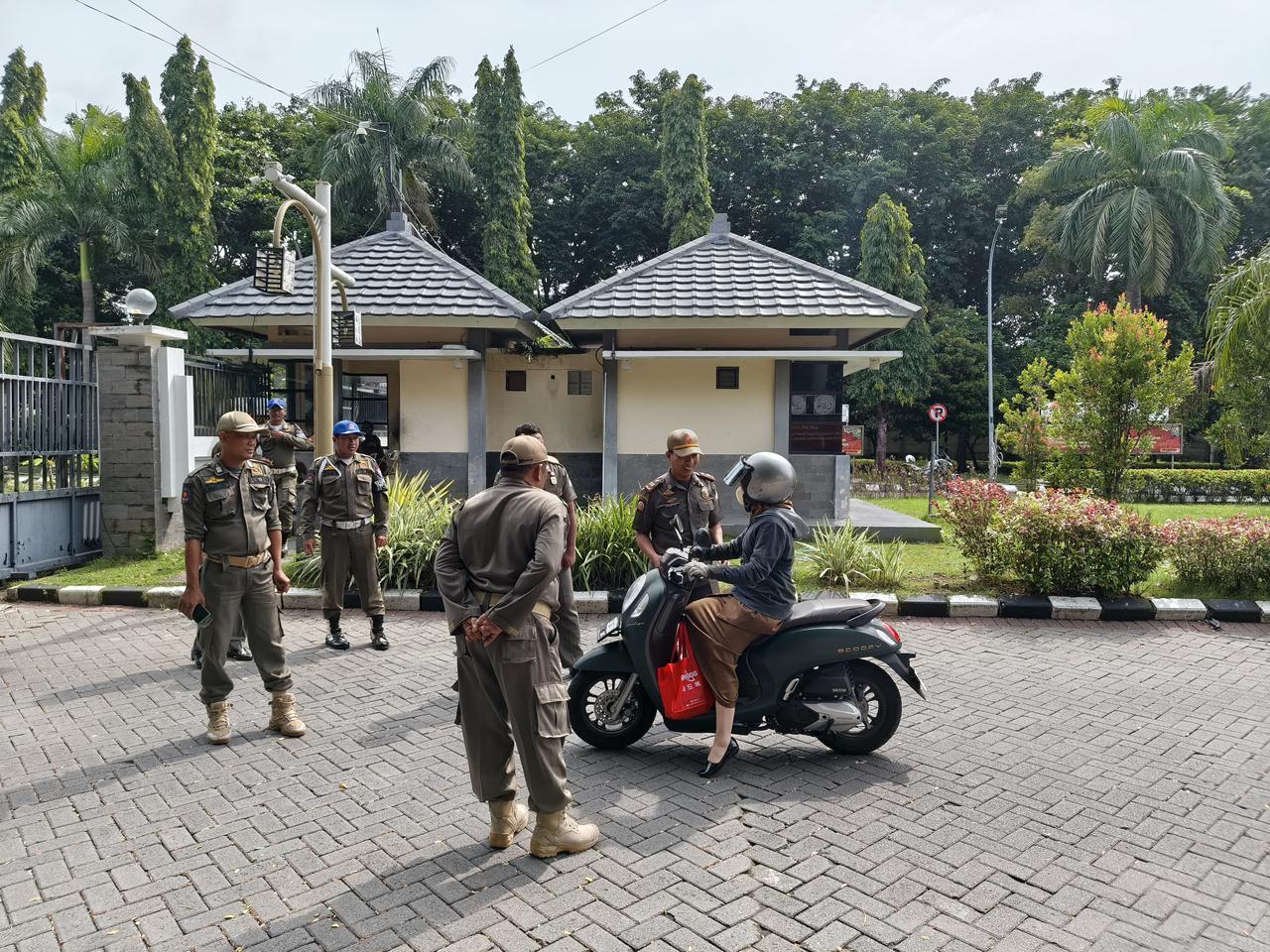 Satpol PP Gelar Sidak Pegawai Keluar Kantor Tanpa Izin